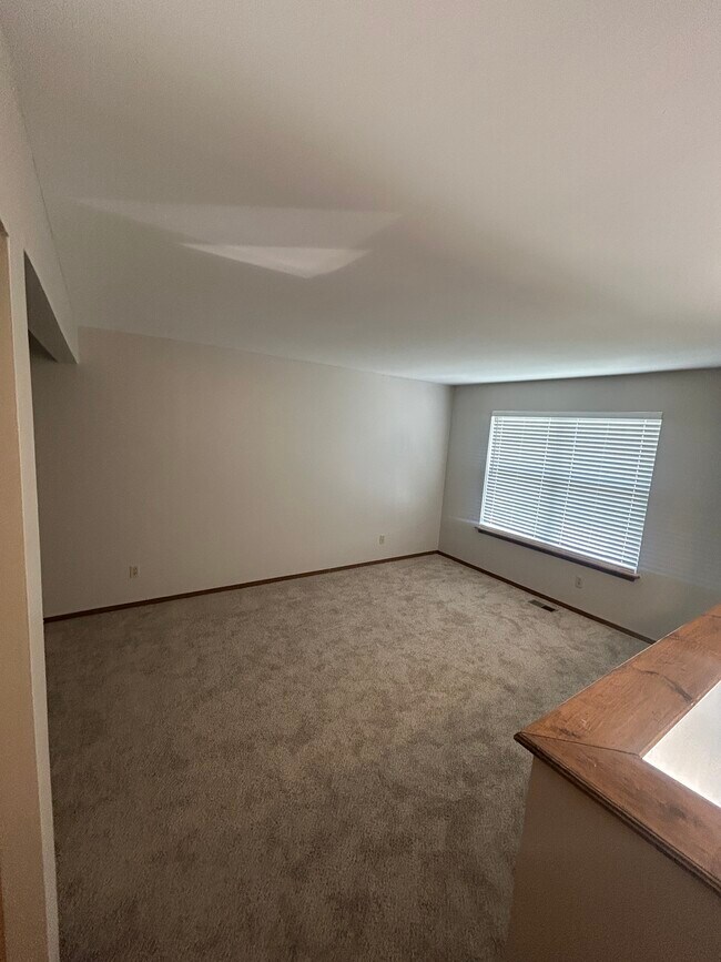 Foto del edificio - 555 Whitegate Dr