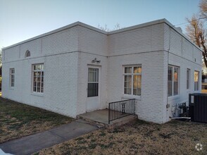 Building Photo - 115 E Broadway St