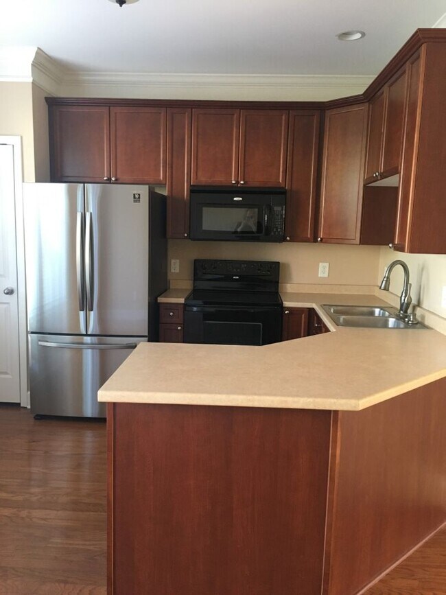 Foto del edificio - Large Townhome in Lenox Village