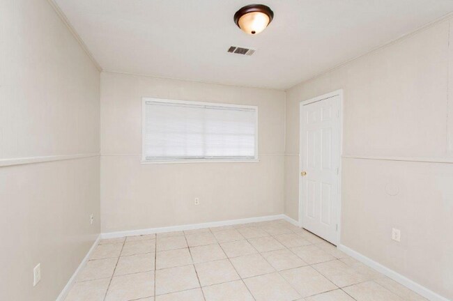 Foto del edificio - 13601 Goodwood Dr