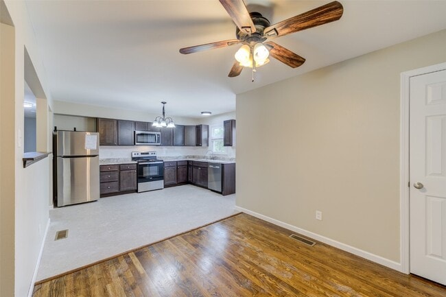 Foto del edificio - 624 S Pam Ave