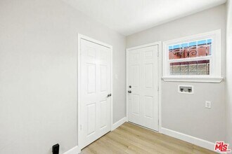 Building Photo - 8853 S Halldale Ave