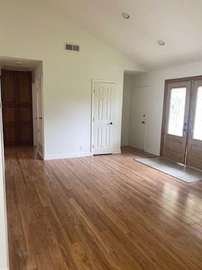 Building Photo - SFR for Rent close to the Beach
