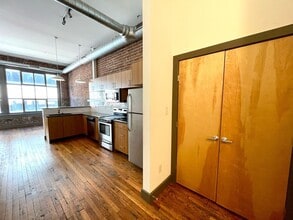 Interior Photo - 1322 W Broad St