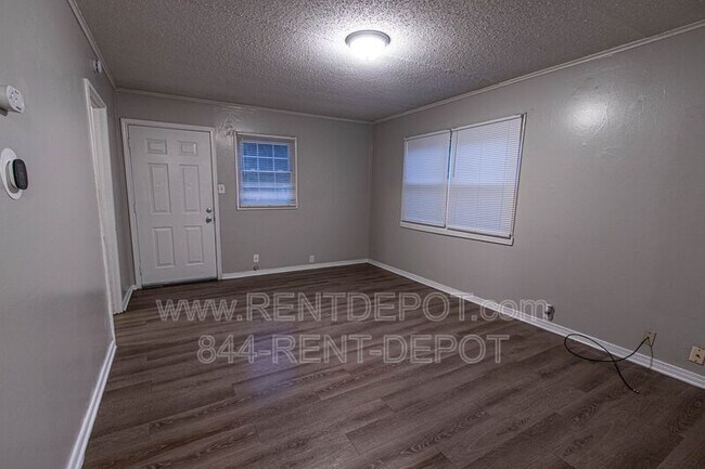 Foto del edificio - 2023 Ravenswood Dr
