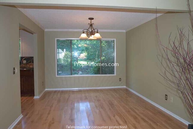 Building Photo - 3010 Royce Way