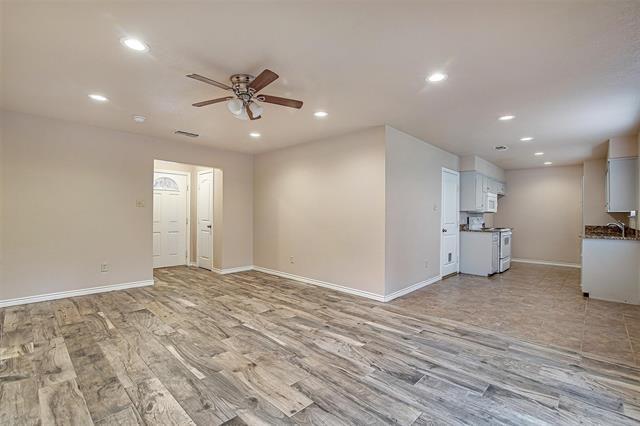 Building Photo - 208 Chevy Chase Dr