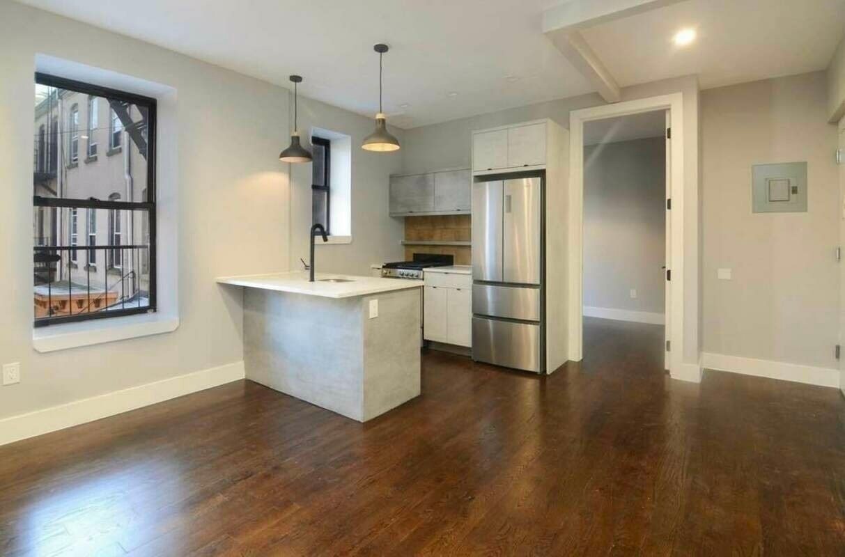 Foto principal - 925 Saint Marks Ave