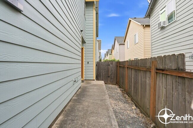 Foto del edificio - 5618 NE 74th Ct