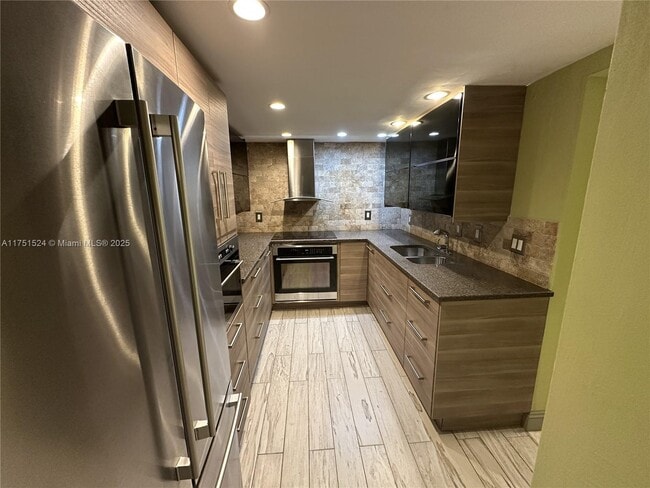 Building Photo - 6010 S Falls Cir Dr