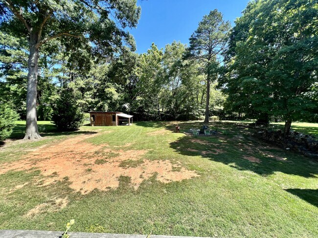 Building Photo - 609 Catawba Cir N
