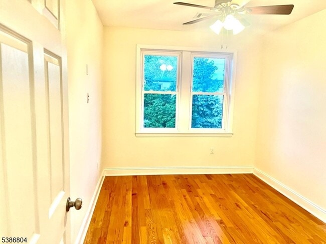 Building Photo - 10 Morton Pl