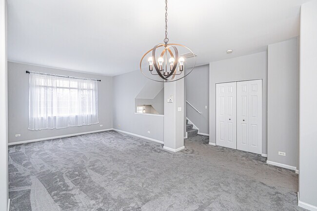Building Photo - 1096 Savoy Ct