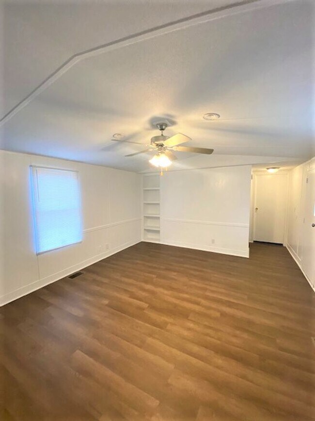 Building Photo - Matthews - 100% Remodeled, 2 Bedroom Home!