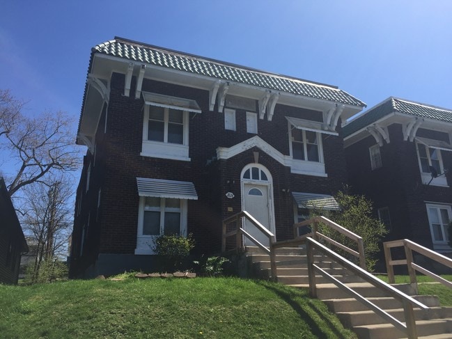 Building Photo - 1824 Elsmere Ave