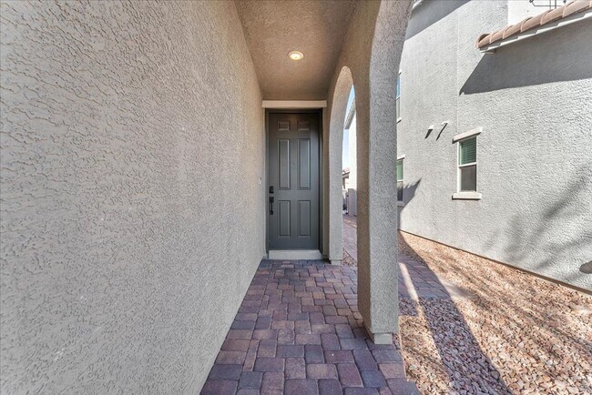 Building Photo - Gorgeous Five Bedroom in the SW! Solar panels!