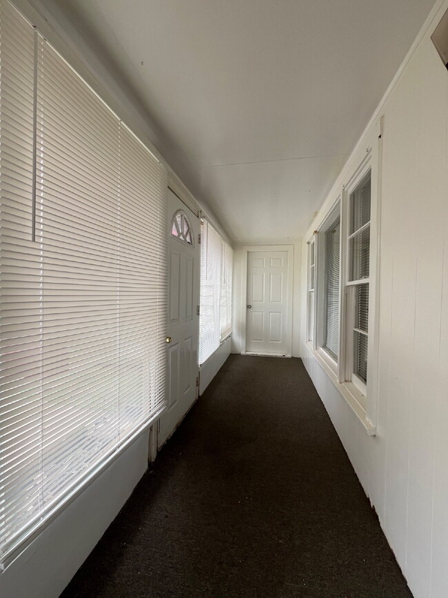 Building Photo - Cute 3 bedroom home with large backyard