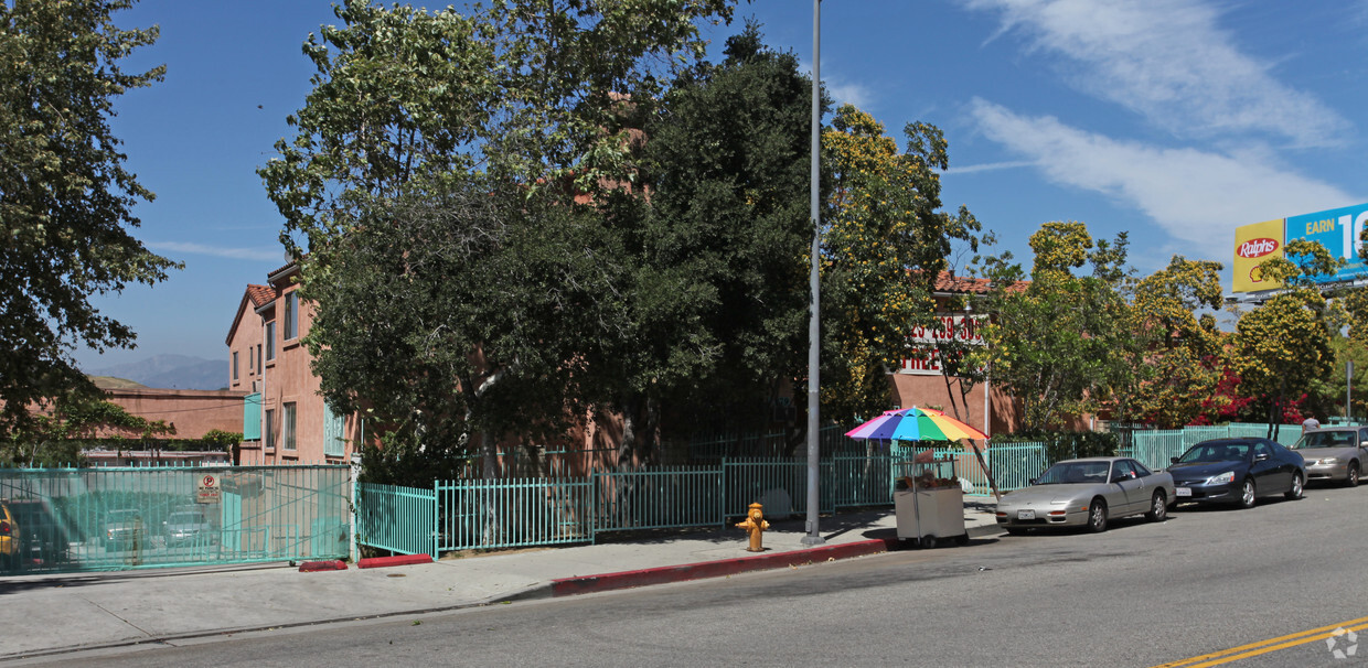 Primary Photo - Las Flores Apartments