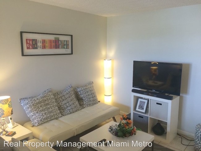 Building Photo - 1 br, 1.5 bath House - 7620 Carlyle Ave. #...