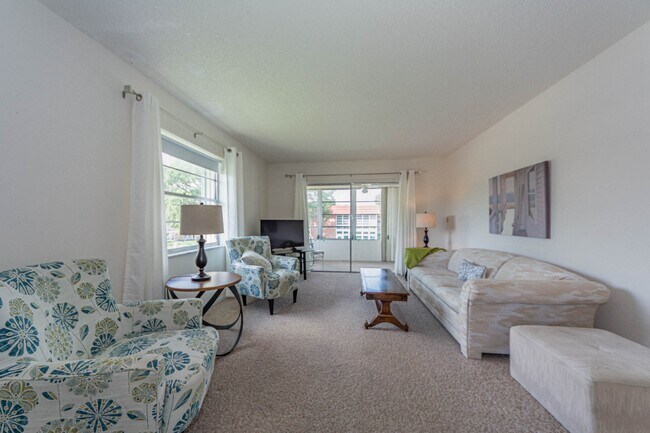 Foto del edificio - 28 Pine Arbor Ln