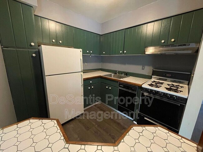 Building Photo - 601 College Park Dr