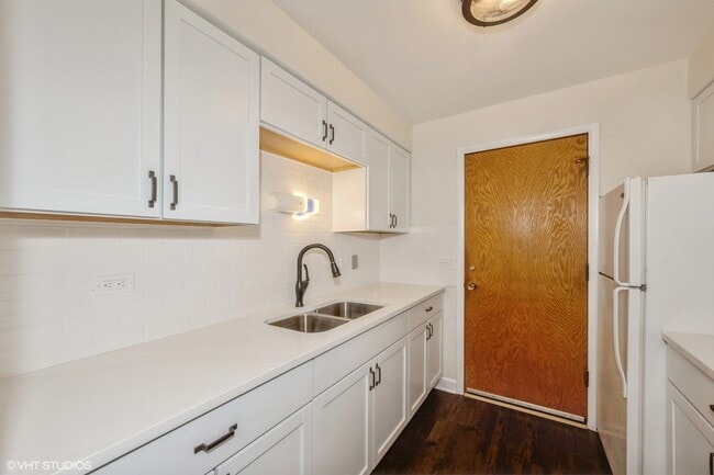 Foto del edificio - 5102 N Leonard Dr