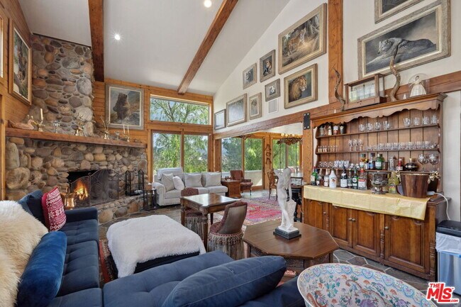 Foto del edificio - 25613 Mulholland Hwy