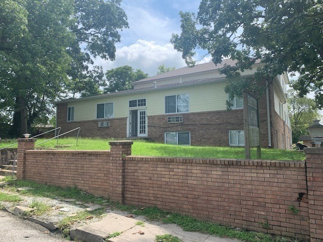 Primary Photo - 421 E 10th St