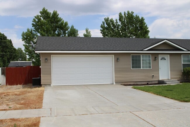 Building Photo - 1106 Richland Dr