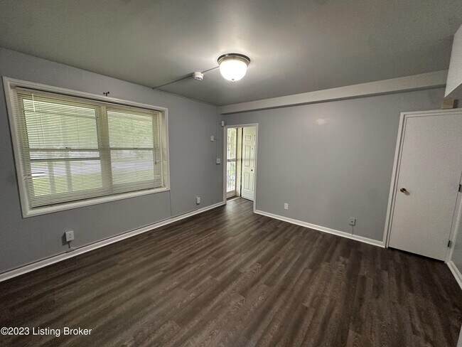 Building Photo - 1749 Algonquin Pkwy