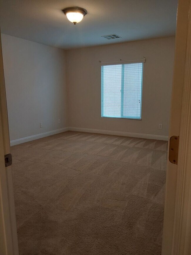 Building Photo - Beautiful Home in Gated Community in North...