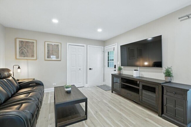 Building Photo - 2621 Wingate Ct