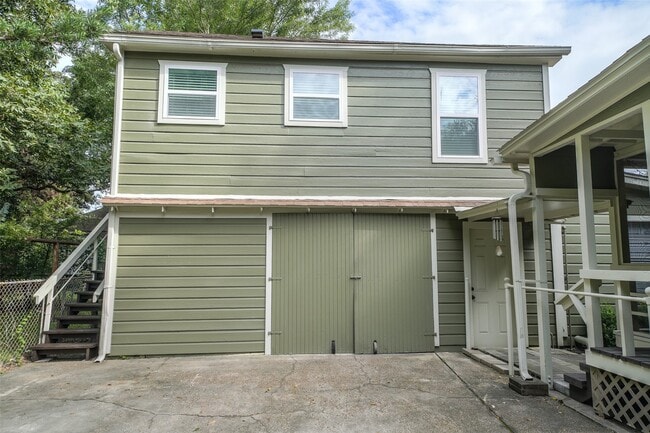 Building Photo - 811 Woodard St