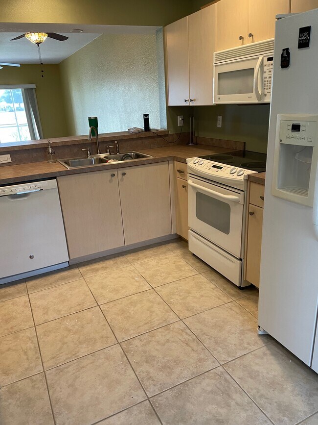 Building Photo - 1452 Rio de Janeiro Ave