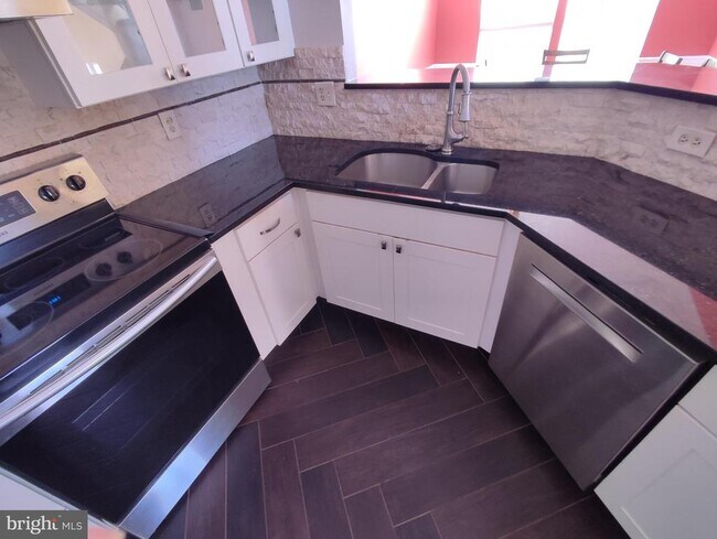 Foto del edificio - 7671 Coachlight Ln