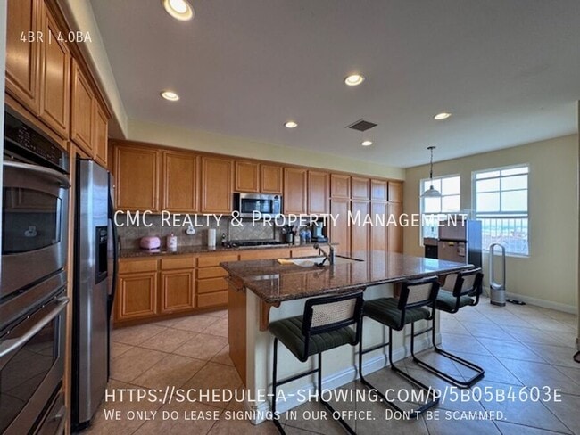 Building Photo - 2541 Hillcrest St