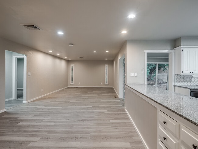 Building Photo - 12136 Thorn Ridge Rd