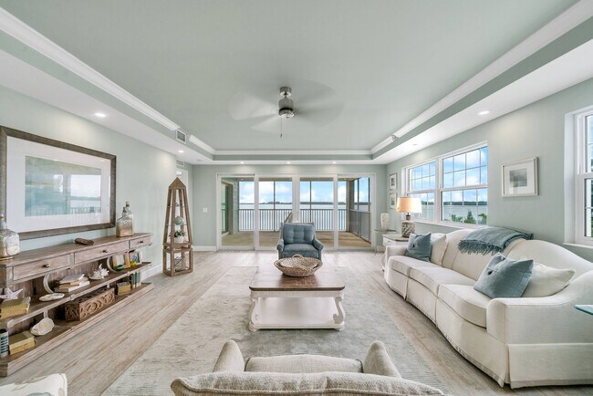 Tarpon Plano - Harborside Residences Luxury Rental Community