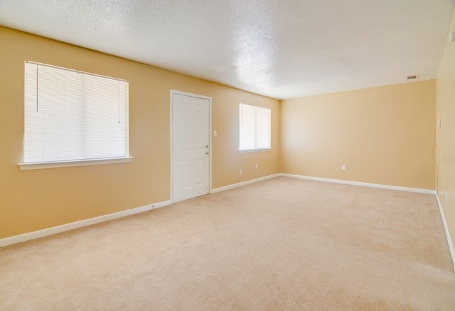 Building Photo - Gulf View Apartments | Pool, Gym, Granite ...