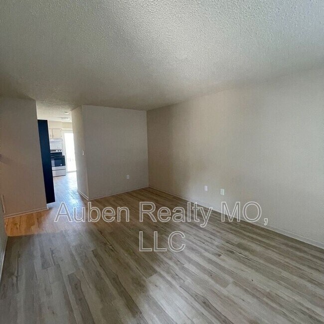 Foto del edificio - 3306 NW Mill Dr