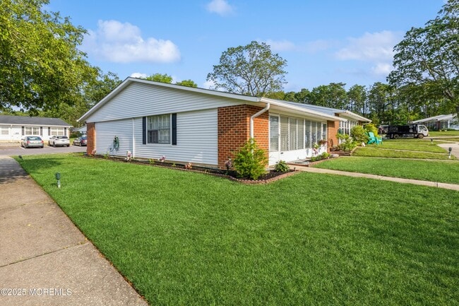 Building Photo - 873A Balmoral Ct