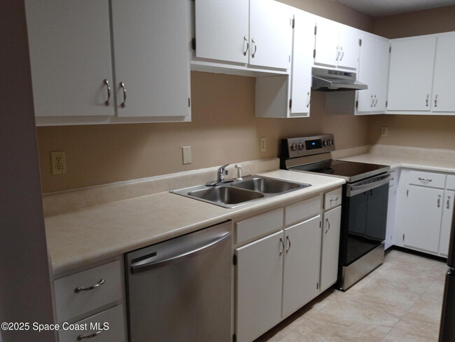 Building Photo - 3550 Sable Palm Ln