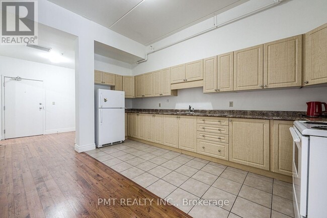Building Photo - 150 Colborne St W