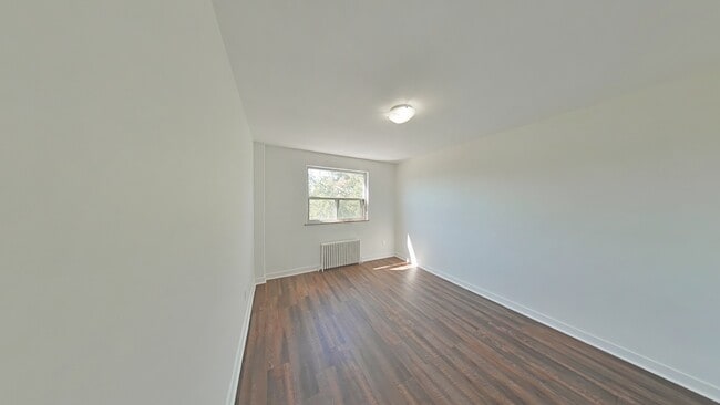 Photo du bâtiment - 2-6 The Donway East