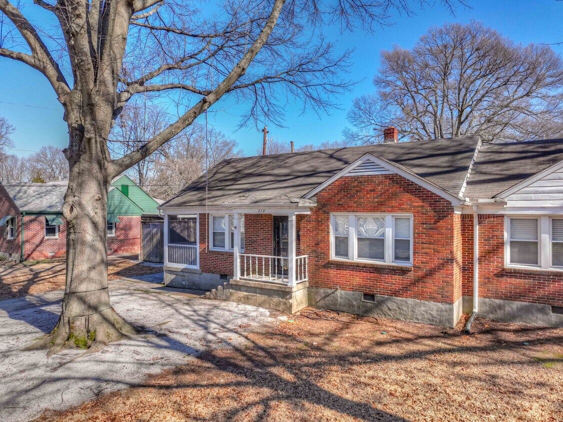 Primary Photo - Beautifully renovated duplex in High Point...