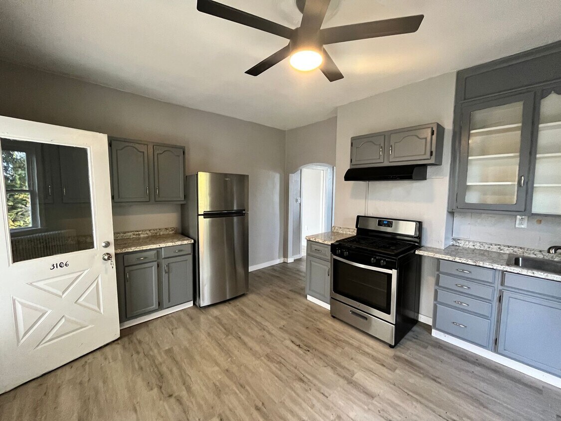 Primary Photo - Bright and spacious