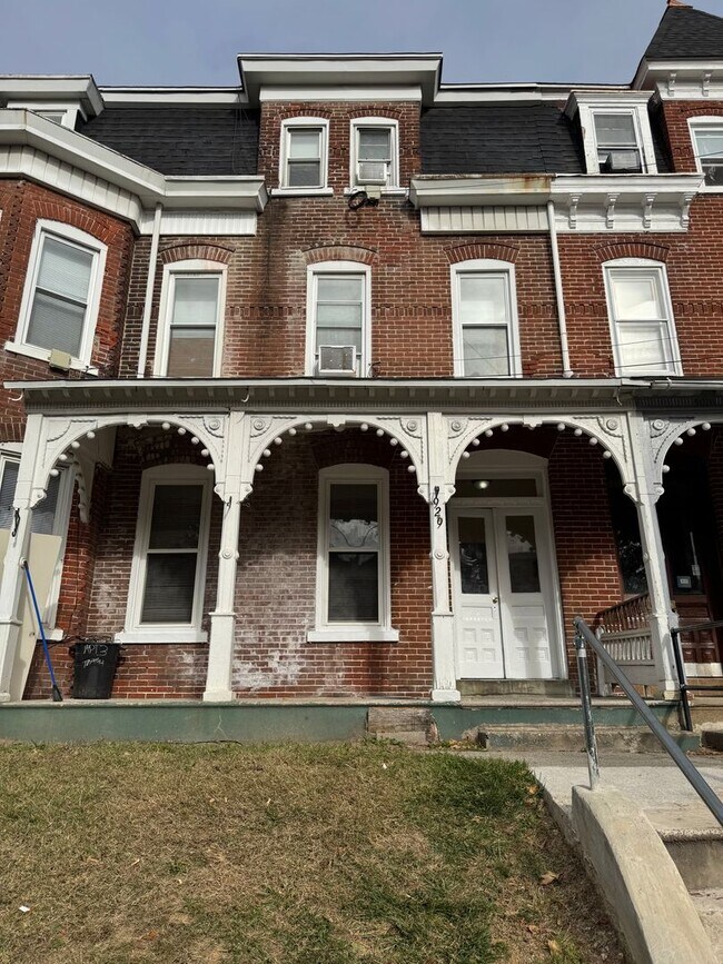 Building Photo - 929 W Gordon St