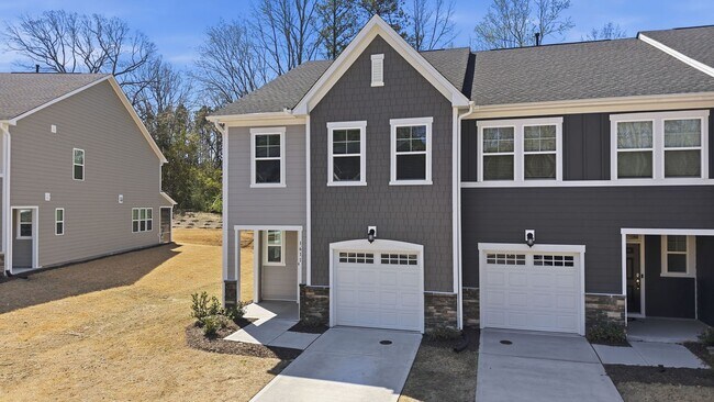 Foto del edificio - Upgraded 3BR Townhome in Wake Forest | Open Layout, Garage & Resort-Style Amenities