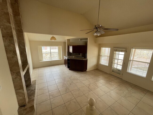 Building Photo - 12085 Meadow Gate Dr