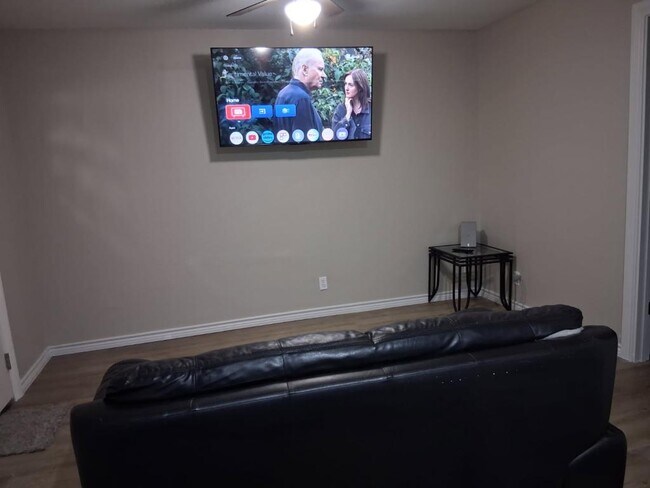 Foto del edificio - 521 Montagu Ave W